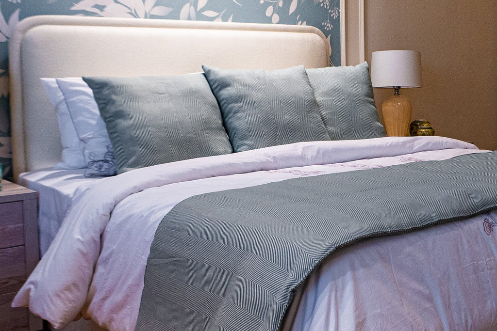 Willow mist bed with storage