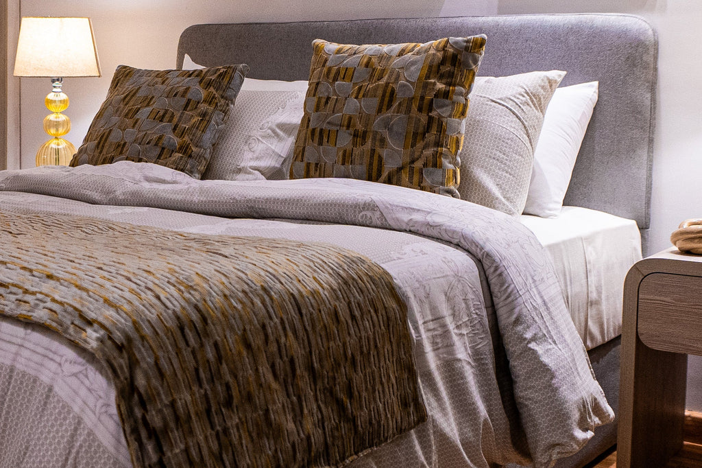 Amber groove bed with storage